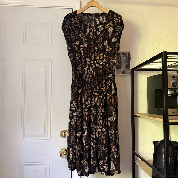 Disturbia Dresses & Skirts - DISTURBIA black viscose gauze floral sleeveless button up midi dress